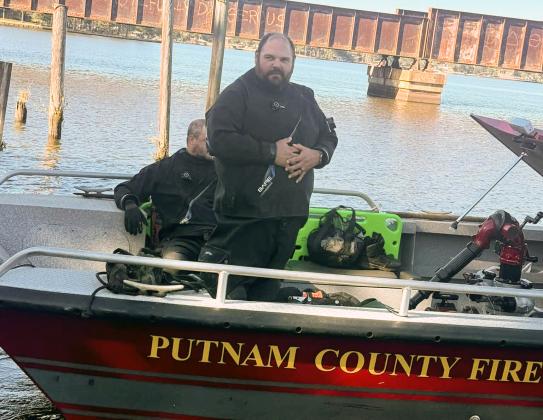 Rescue crews searching for missing boater on Lake Sinclair