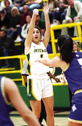 Lauren Paxson (1) and teammate Avery Hill will help lead the Lady Gators as seniors this season. IAN TOCHER/Staff