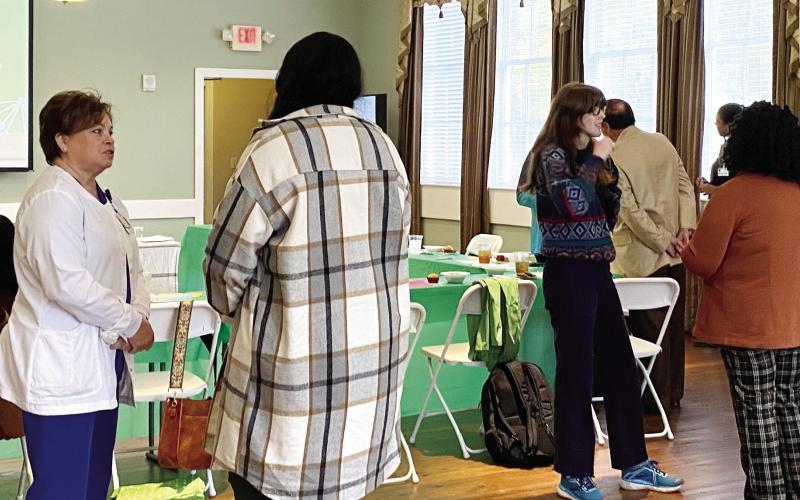 Putnam Collaborative members partnered up to discuss their personal experiences with mentorship and how it has positively affected their lives. EMME CLAUSE/Staff