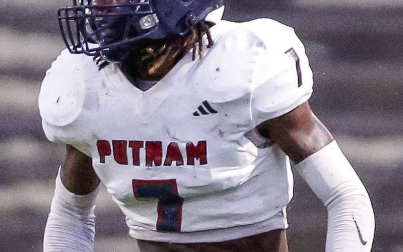 Putnam County senior safety RJ Hines held Rebel quarterback Paxton Ray in check and didn’t let him scramble much for extra yardage in last Friday’s win. LANCE McCURLEY/Staff