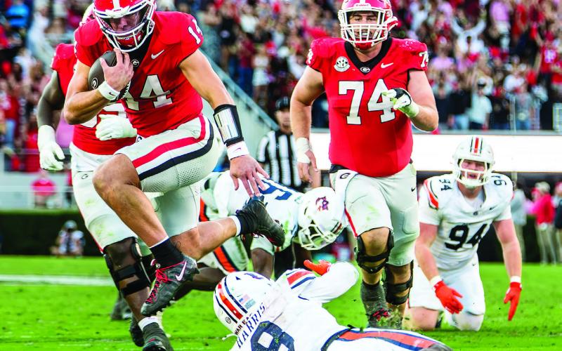 Georgia quarterback Gunner Stockton gets physical on a fourth-quarter run for additional yardage. SKYLA MORRIS/Staff