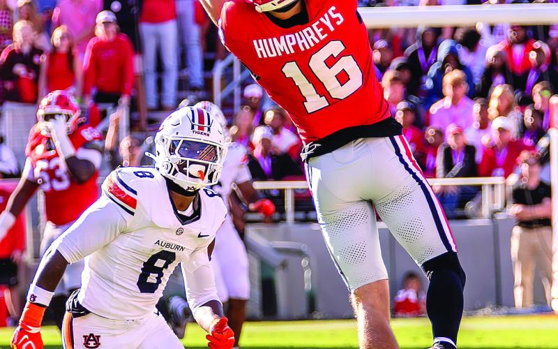 London Humphreys extends upward to haul in pass from Georgia quarterback Gunner Stockton. SKYLA MORRIS/Staff