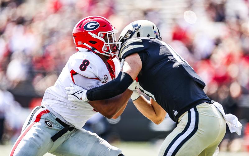 Georgia outside linebacker MJ Sherman (8) during the Bulldogs’ game against Vanderbilt at Vanderbilt Stadium in Nashville, Tenn., on Saturday, Sept. 25, 2021. (Photo by Tony Walsh)