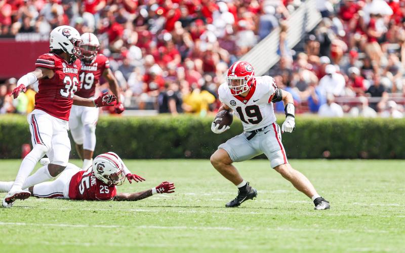 Georgia tight end Brock Bowers (19) during a game against South Carolina at Williams-Brice Stadium in Columbia, S.C., on Saturday, Sept. 17, 2022. (Photo by Tony Walsh)