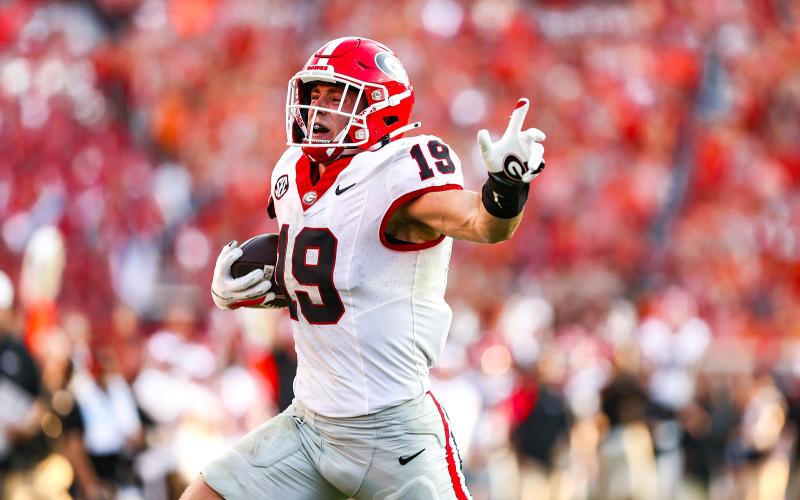 Georgia tight end Brock Bowers (19) during Georgia’s game against Auburn on Pat Dye Field at Jordan-Hare Stadium in Auburn, Ala., on Saturday, Sept. 30, 2023. (Tony Walsh/UGAAA)