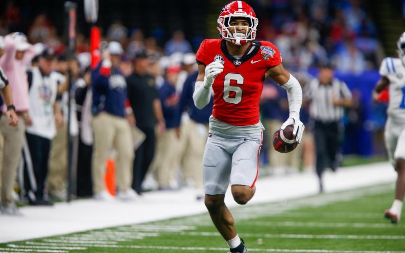 Georgia cornerback Daylen Everette races toward the end zone after recovering a fumble caused by defensive tackle Elijah Griffin. LANCE MCCURLEY/Staff