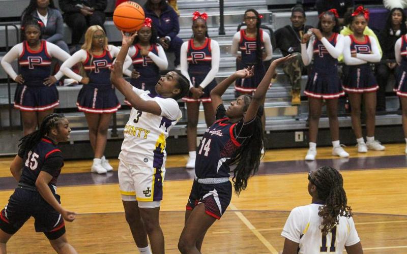 Jones County's Aubrey Norris (3) goes up for a layup as Putnam County's  Jaikarccie Smith (14) tries to block the shot. BRAD HARRISON/Staff