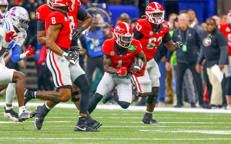 Georgia wide receiver Zachariah Branch (1) races away from defenders. LANCE MCCURLEY/Staff