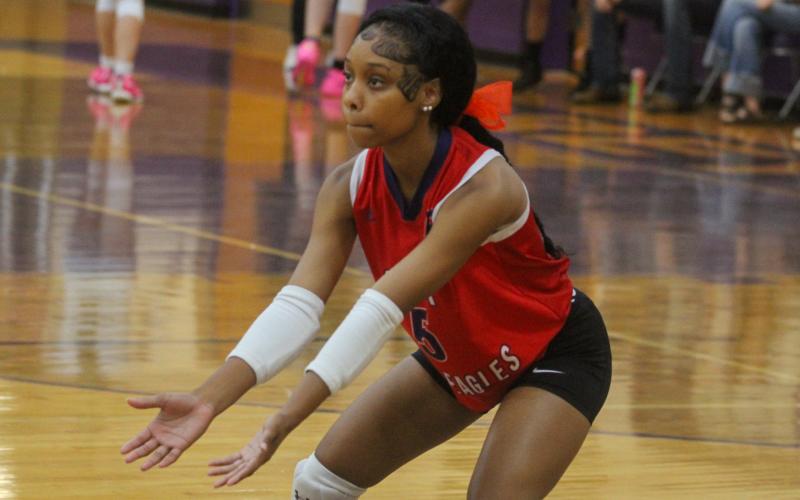 Putnam County junior libero Alexis Evans gets into position. BRAD HARRISON/Staff