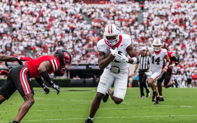 Georgia Tight End Ethan Barbour (9) hauls a pass into the end zone during the first quarter. SKYLA MORRIS/Staff