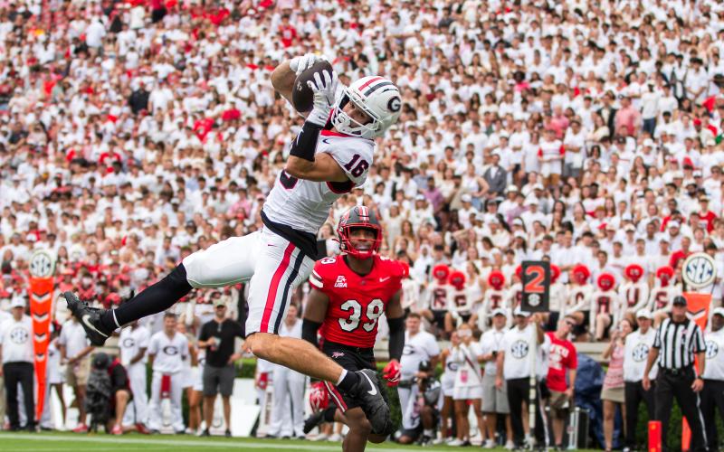 London Humphreys (16) elevates to haul in a pass from Georgia quarterback Gunner Stockton. SKYLA MORRIS/Staff