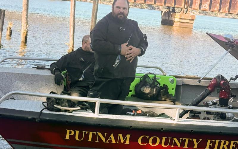 Rescue crews searching for missing boater on Lake Sinclair