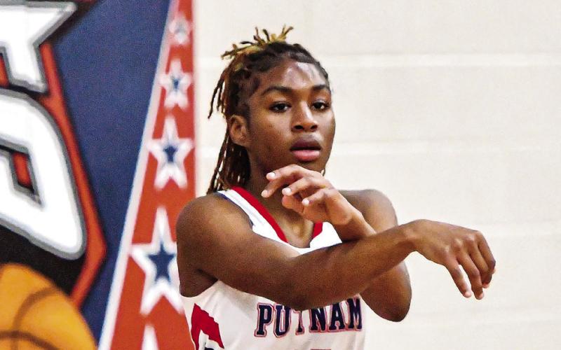 Putnam freshman Journey Waller (10) tossed the ball inbounds. CHARLES JORDAN/Staff