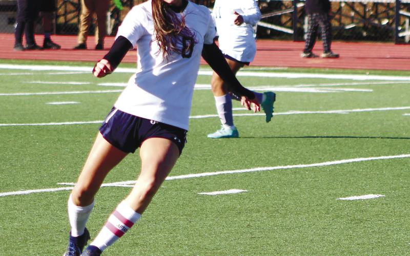 Putnam County senior Jenna McDerment dribbles the ball upfield toward the opponent’s net. ARELLA CASH/Staff