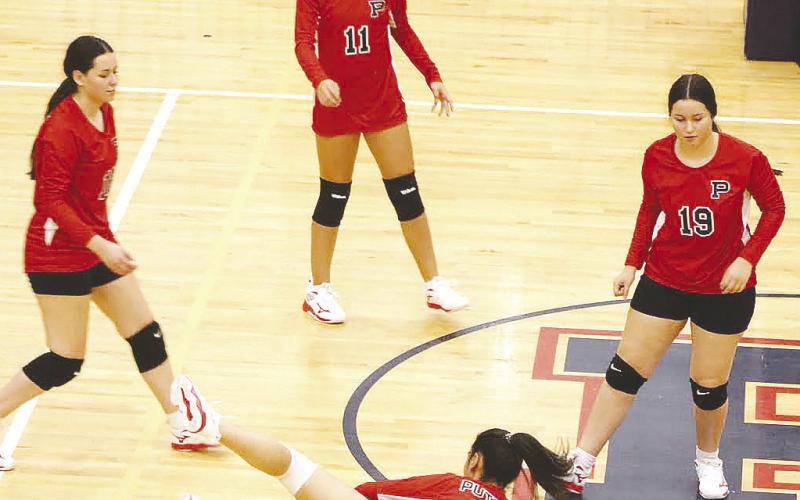 Mariella Peguero Polanco (12) dives for a ball while her teammates are ready to assist. ARELLA CASH/Staff