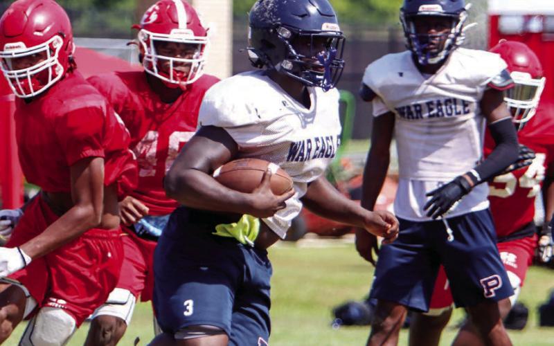 Putnam County junior running back Rashod Daniel bypasses defenders. (LANCE MCCURLEY/Staff)