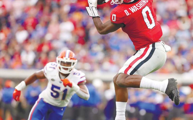 Georgia tight end Darnell Washington (0) makes an athletic grab against Florida this past Saturday. TONY WALSH/UGA Athletics