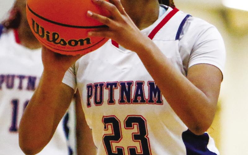 Putnam County’s A’ziyah Williams gets set to attempt a free throw. LANCE McCURLEY/Staff