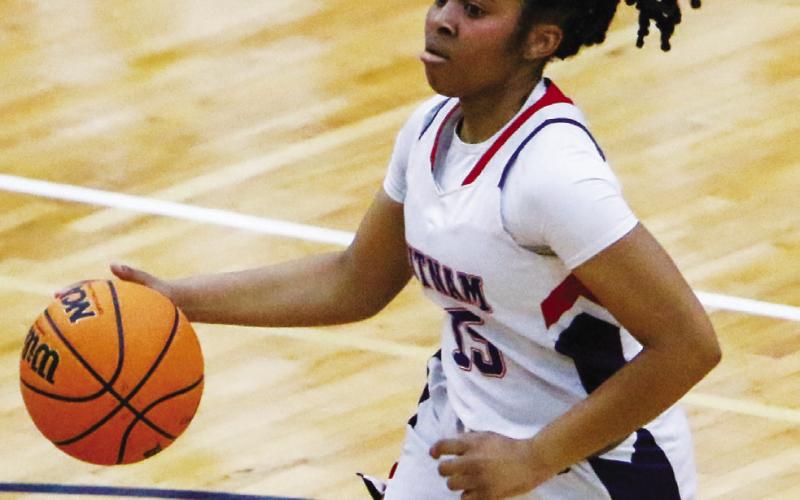 Putnam County’s Melody Richardson dribbles the ball up the floor in transition. LANCE McCURLEY/Staff