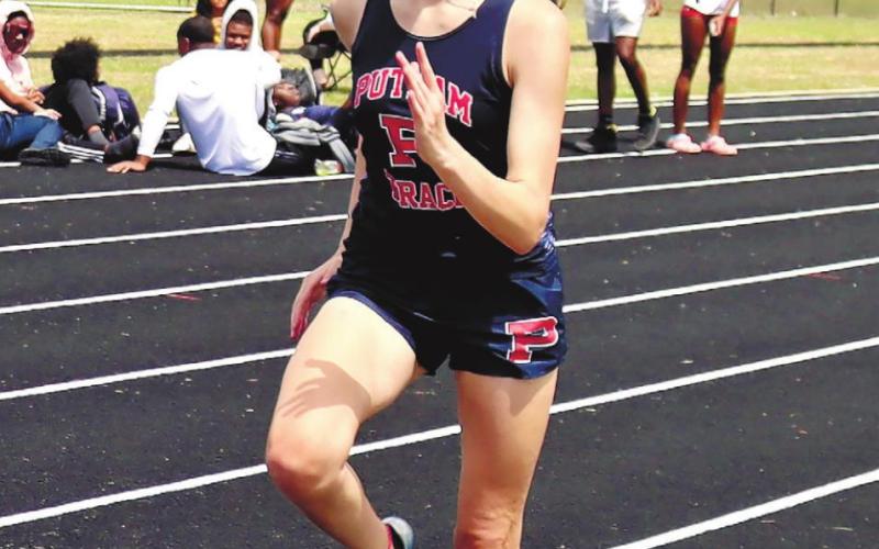 Lexi Morris runs. ARELLA CASH/Staff