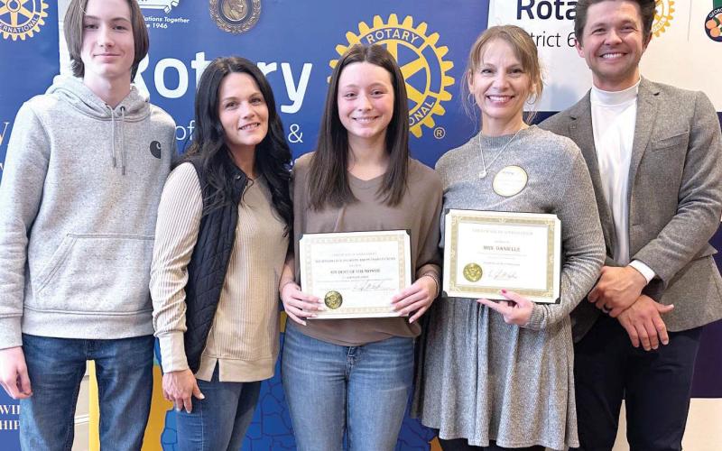 L-R: Bryson Jones, Ashley Worth, Katelyn Jones, and Danielle Williams of Nathaniel Greene Academy pose with Dr. Tyler Franks. CONTRIBUTED