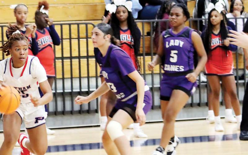 Junior Halana Griffin (25) drives the baseline in a game against Jasper County. ARELLA CASH/Staff