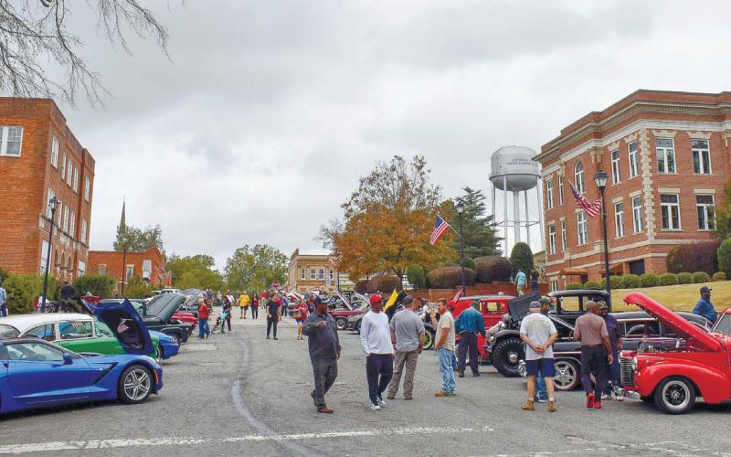 Car show raises funds for Putnam CLC