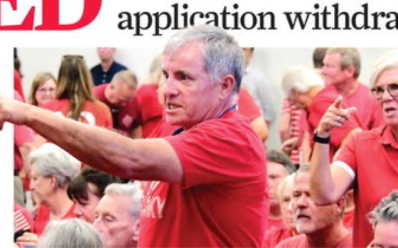 Putnam County citizens react to a 3-2 vote by the county’s planning-andzoning commission to allow Wisconsin-based Putnam County Stone to withdraw its initial quarry permit application “without prejudice.” IAN TOCHER/Staff