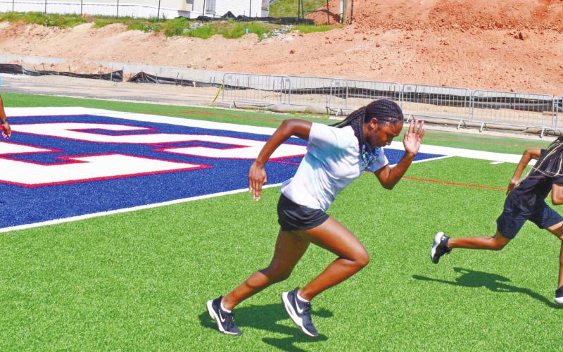 Bernicia Harris (left) and Alexis Evans race under Jakacha Nelson’s (far left) guidance. LENA HENSLEY/Staff
