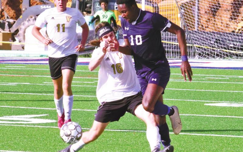 Jermaine Nelson collides with a Vidalia player. KIM CASH/Staff