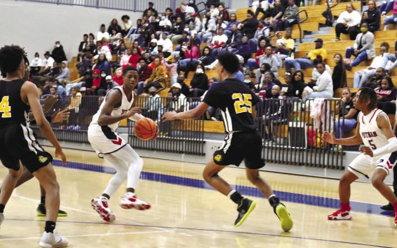 Putnam County's Eren Banks (3) drives the lane against an opponent last season. ARELLA CASH/Staff