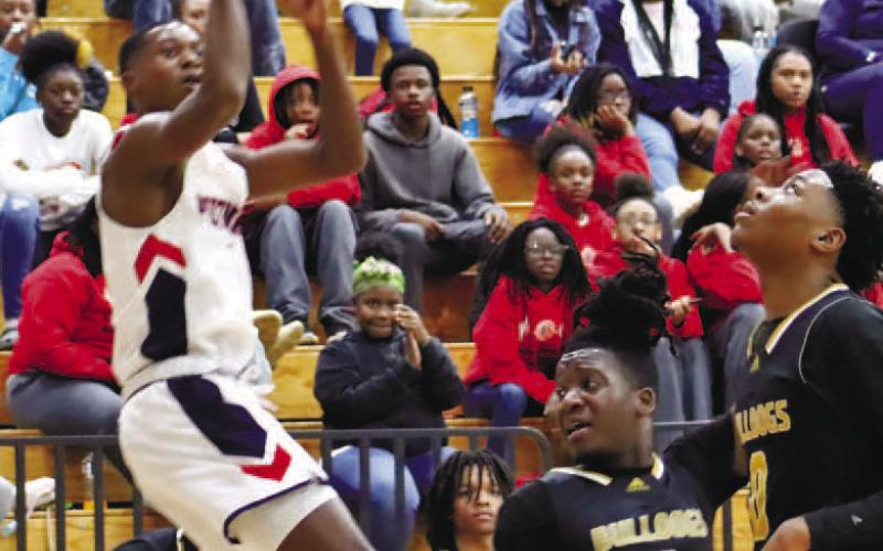 Eren Banks (4) drains a fade-away. ARELLA CASH/Staff