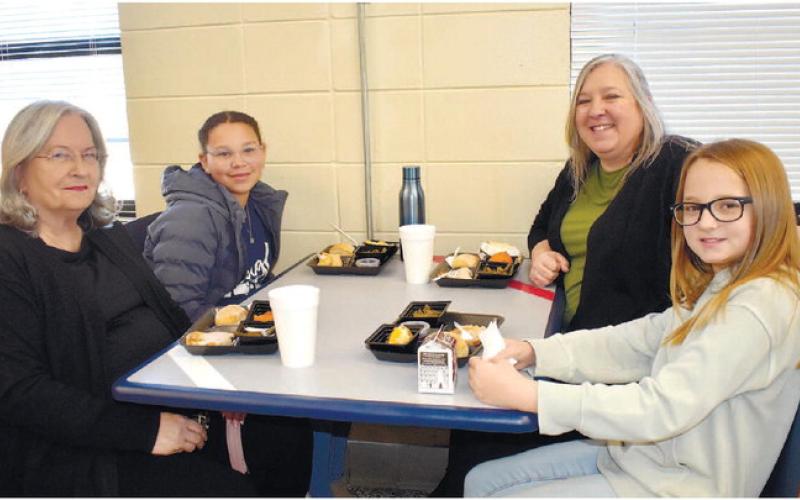 PCES hosts parent-student Thanksgiving lunches