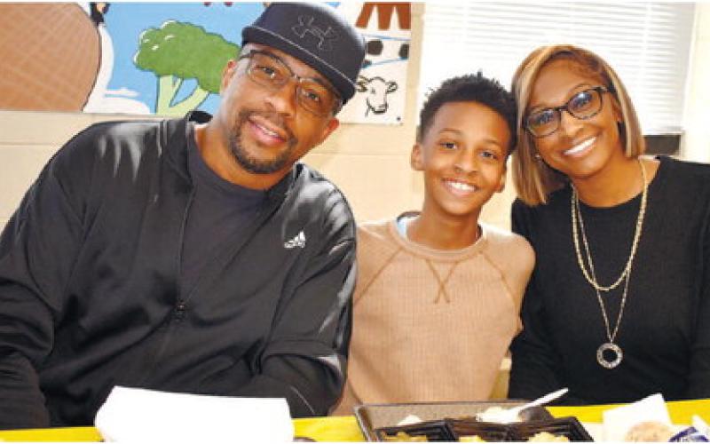 PCES hosts parent-student Thanksgiving lunches