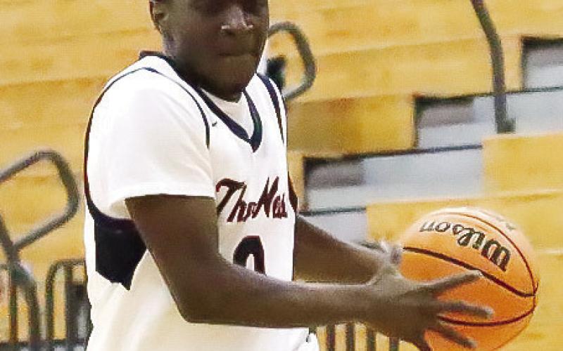 Putnam County’s Tamaud Woodson drives the lane in traffic, deciding whether he wants to pass the ball to a teammate or take a shot. TREY NORRIS/Staff