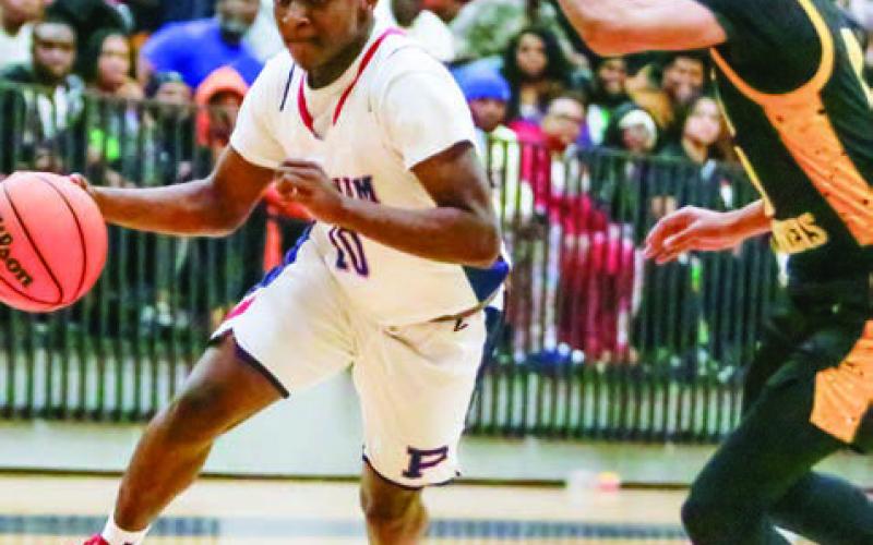 Tamaud Woodson (10) tries to use the baseline to his advantage against an East Laurens defender. LANCE McCURLEY/Staff