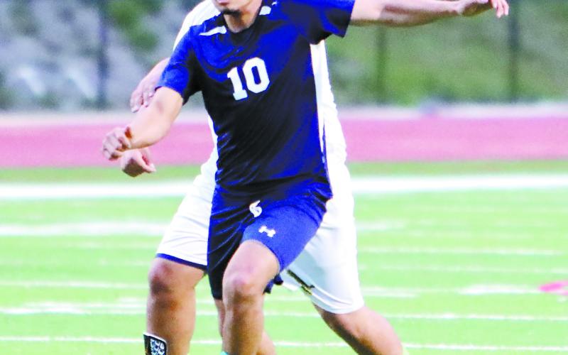 Putnam County’s Emmanuel Meraz attempts a shot on goal during a region match last season. LANCE McCURLEY/Staff