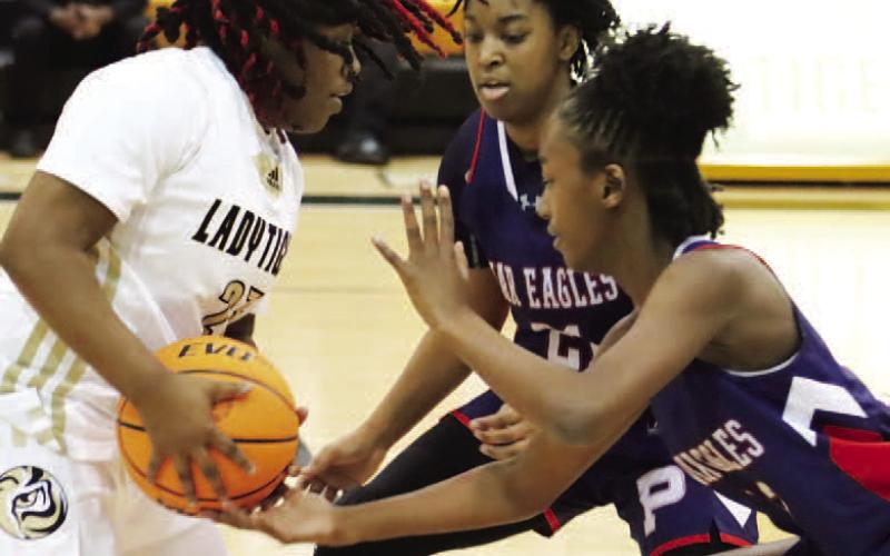 Kamyra Akins (21) and Kadyn Dennis (13) contributed to a strong defensive night for the Lady Eagles.