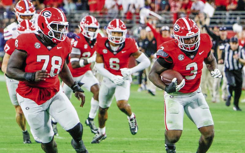 Georgia linebacker CJ Allen (3) intercepted a pass late in the fourth quarter against Florida, setting up Dwight Phillips’ first career touchdown, which put the Bulldogs up two scores. LANCE McCURLEY/Staff