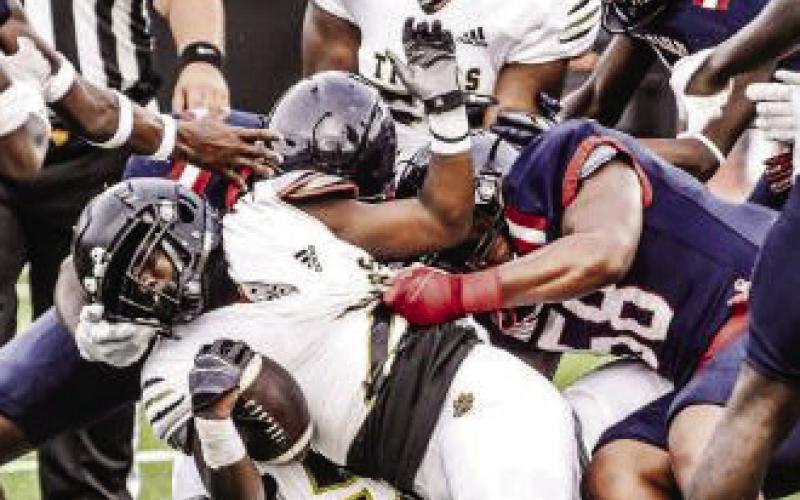 A few Greene County defenders bring down Putnam County’s Kaleb Crawford during last season’s scrimmage. (FILE PHOTO)
