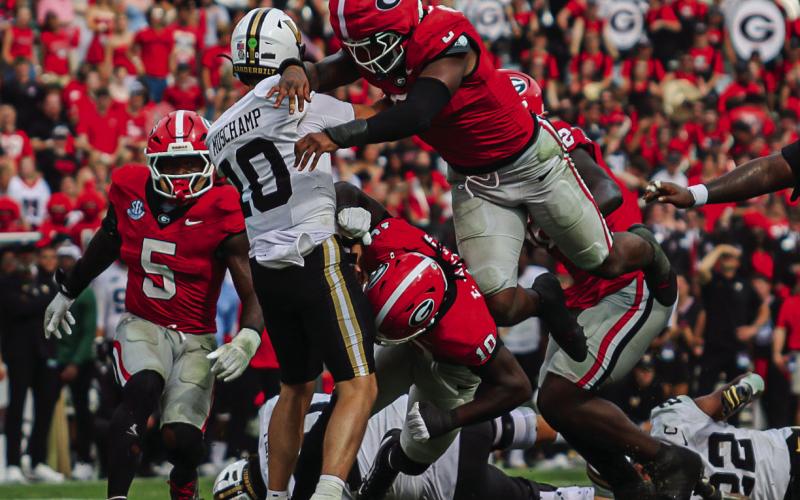 The Bulldog defense puts pressure on Vanderbilt quarterback Whit Muschamp, son of former UGA defensive analyst and current Texas defensive coordinator Will Muschamp.