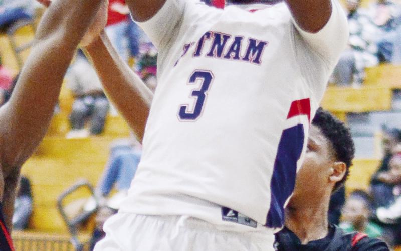 Putnam County’s Jmari Greene (3) goes up for a layup inside the paint. IAN TOCHER/Staff