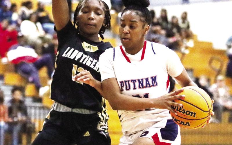 Putnam County senior Kamyra Aikens (21) is the team’s leading scorer right now. She’s been hot the past couple of weeks, averaging over 15 points per game. LANCE McCURLEY/File photo
