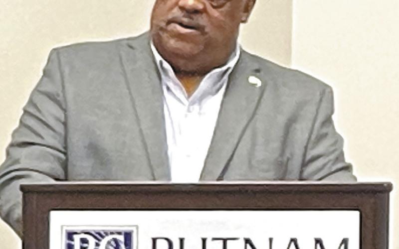 Eatonton Mayor John Reid presents an idea to Putnam Board of Education members. LYNN HOBBS/Staff