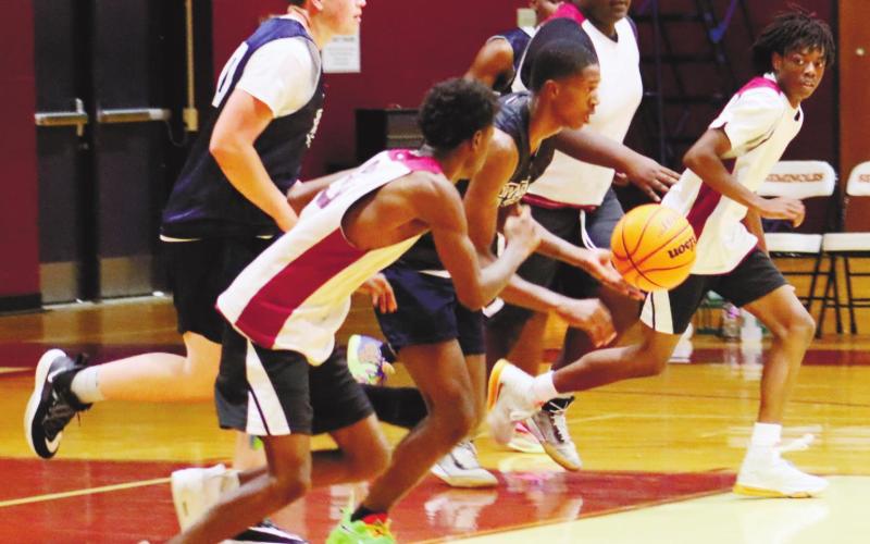 Eren Banks leads the Eagles down the court. ARELLA CASH/Staff