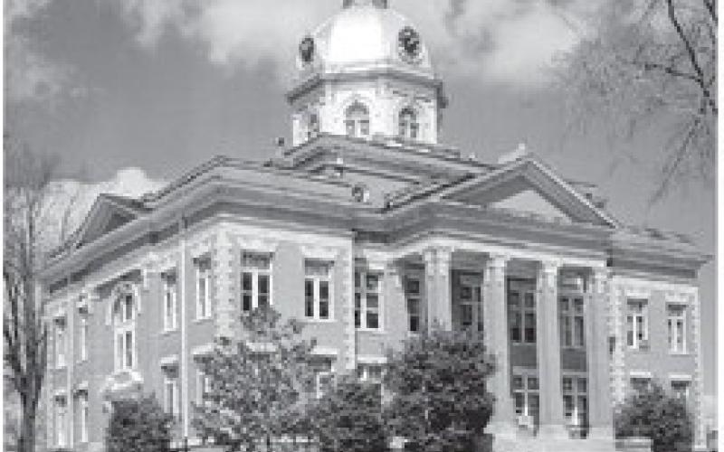 A 1972 photo depicts the current Putnam County Courthouse in its new 1905 configuration. Photo courtesy U.S. Library of Congress