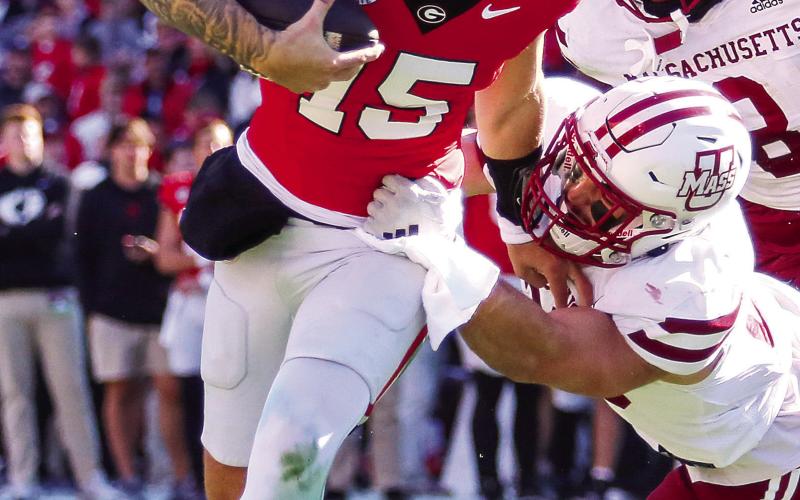 Georgia quarterback Carson Beck (15) carried the ball five times in Saturday’s game. He threw for 297 yards and four consecutive touchdowns. JIM TURNER/Contributed