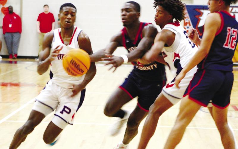 Senior Eren Banks (1) drives the lane against a Toombs County defender in the War Eagles’ first-round win last Tuesday. ARELLA CASH/Staff