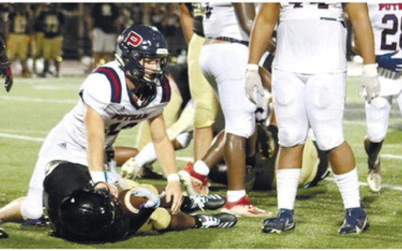 Seth Boyer makes a big-time hit against on Greene County running back Malik West.