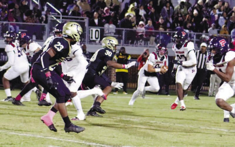 Putnam County quarter Branan Griffin (8) drops back to pass as he tries to find an open War Eagles’ receiver. ARELLA CASH/Staff
